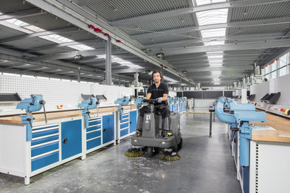 Kärcher Kehrsaugmaschine KM 85/50 R Bp Pack – Bild 4