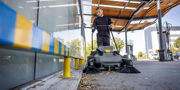 Handgeführte Kehr-/ Kehrsaugmaschinen